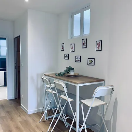 La Revolution Apartment